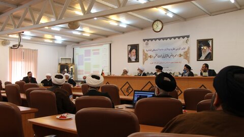 جلسه توجیهی، آموزشی خادمیاران قرآنی منطقه ۱۰ تهران برگزار شد
