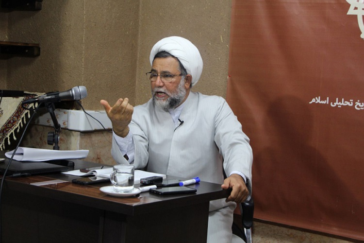 نظریه‌پردازی در حوزه عاشورا درجا می‌زند/ اباحی‌گری در پرتو اشک و گریه