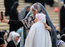 چگونه کودکم را عاشق نماز کنم؟