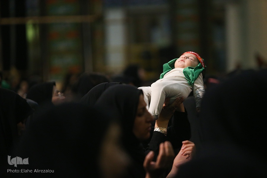 یک جهان، مادرانه همدرد رباب و در آرزوی ظهور