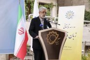 فردوسی فارسی را برای همه دوران قابل درک کرده است