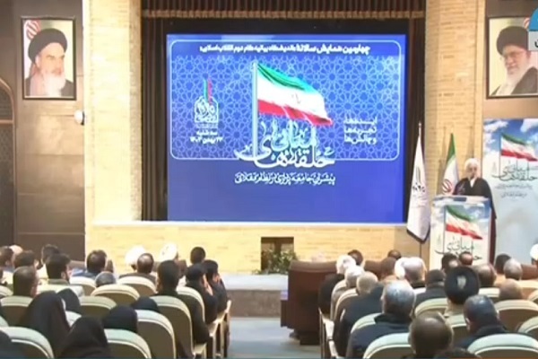 امام (ره) جهان دوقطبی را به سه‌قطبی تبدیل کرد