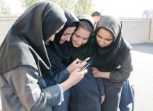 پدران چگونه می‌توانند راهنمای دخترانشان در فضای مجازی باشند